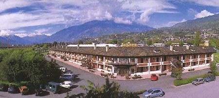 Alp Hotell Aosta Eksteriør bilde